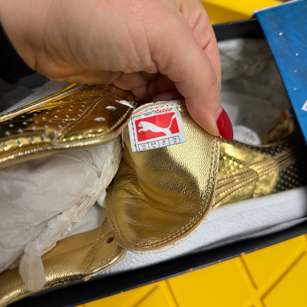 Men's Puma Walt Clyde Frasier Metallic
Gold (NEW) Size 11 - Picture 4 of 5